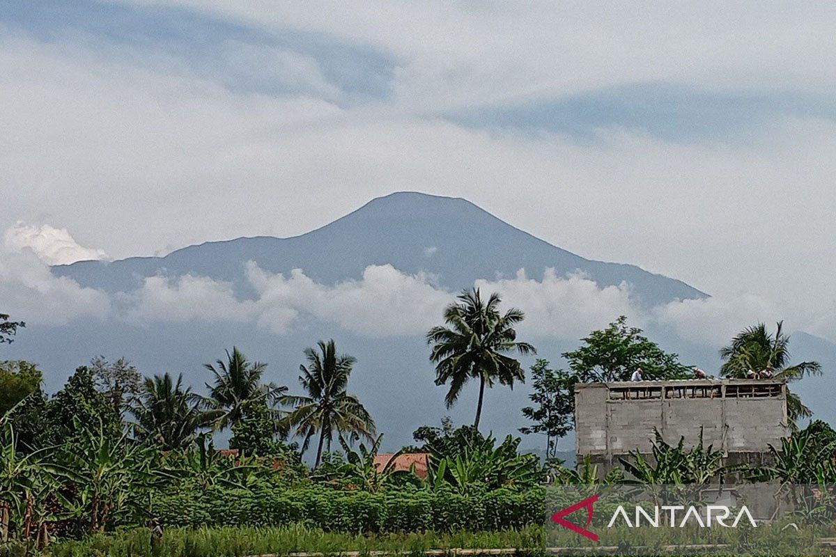 Aktivitas Gunung Slamet meningkat, ini imbauan BPBD Banyumas