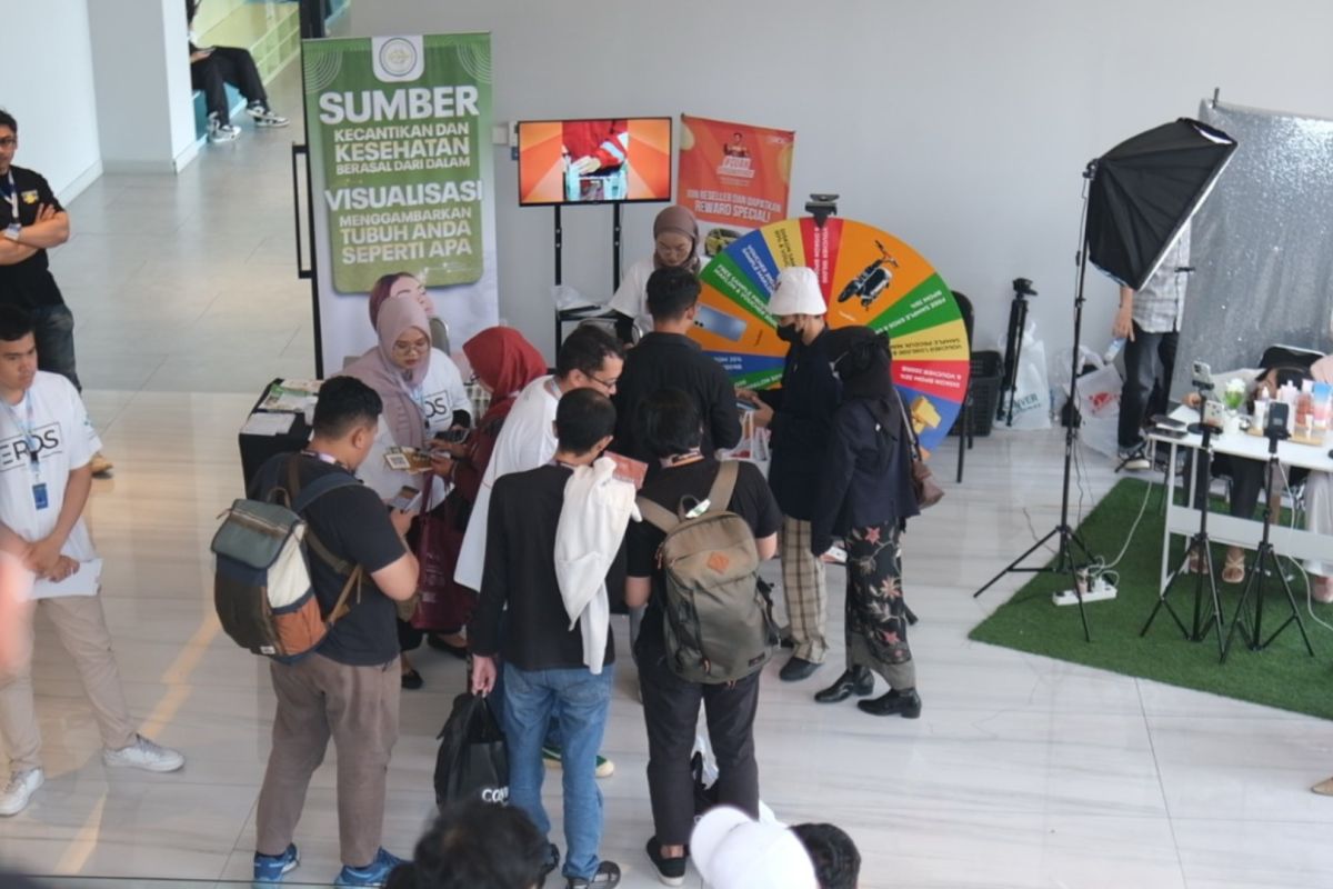 Keseruan booth Eros oleh Indoraya Studio: Bagi-bagi emas, handphone, sepeda listrik gratis