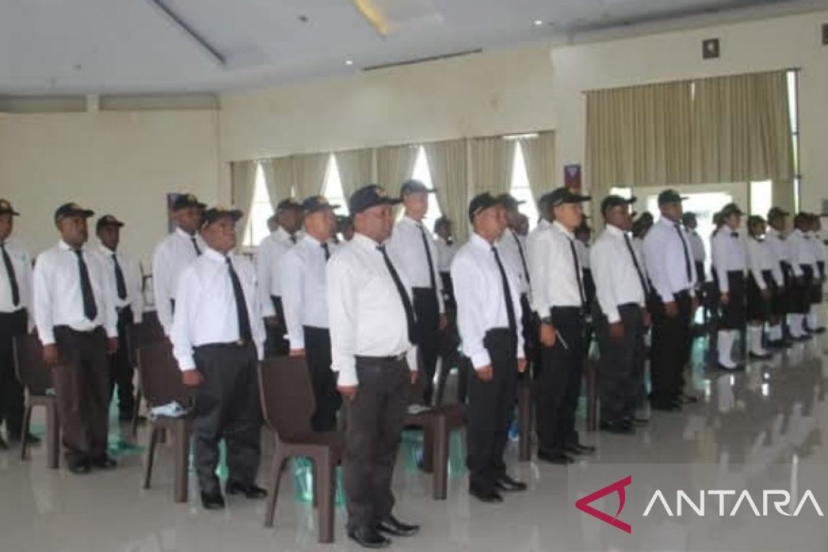 Disdik Biak tunggu peraturan Mendikdasmen penempatan guru ASN di sekolah swasta