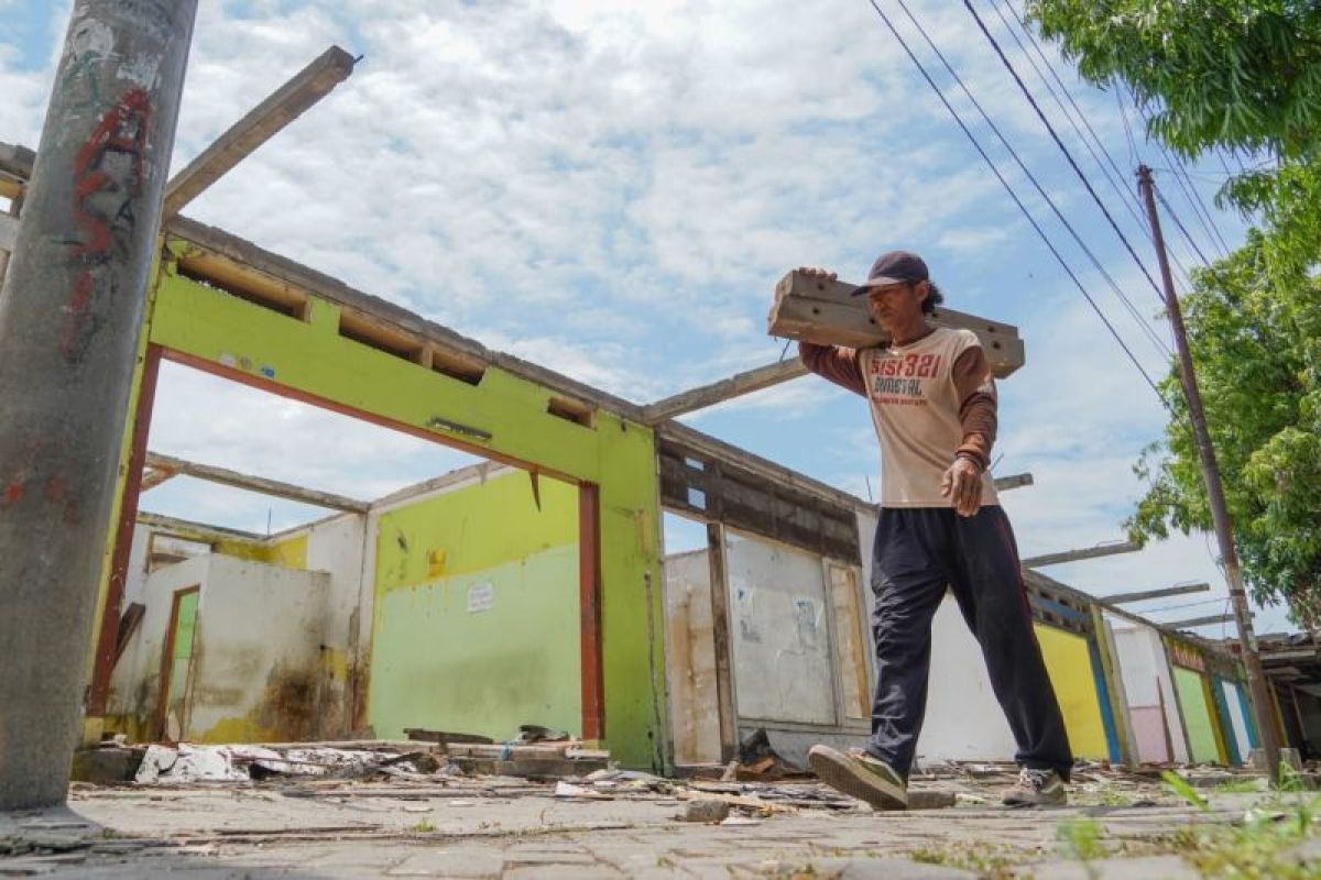 Pemkab Kediri bongkar bangunan Pasar Ngadiluwih