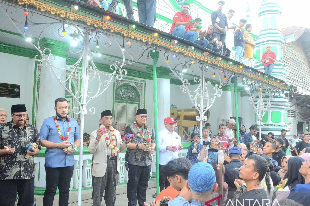 Pj Wako Andree Algamar : Tradisi Serak Gulo Daya Tarik bagi Pariwisata Kota Padang