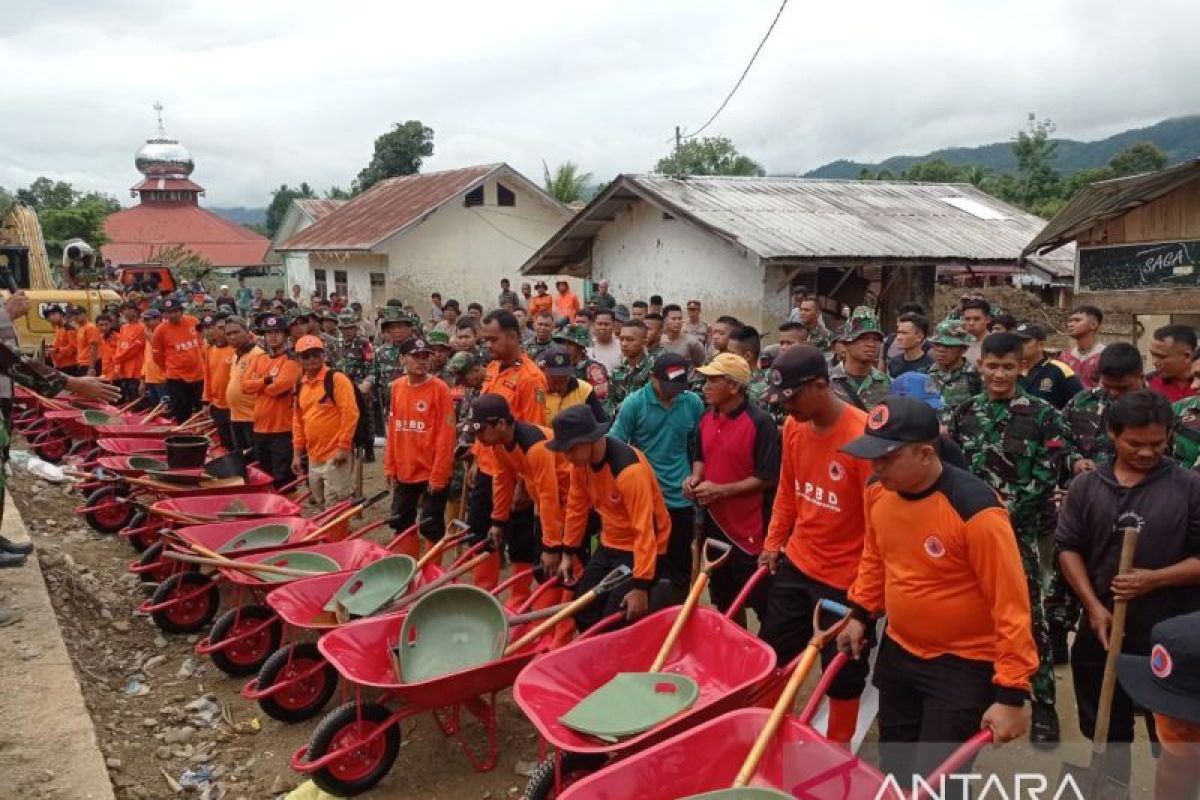 BPBD Tapsel ajak gotong royong bersama untuk pembersihan pasca banjir