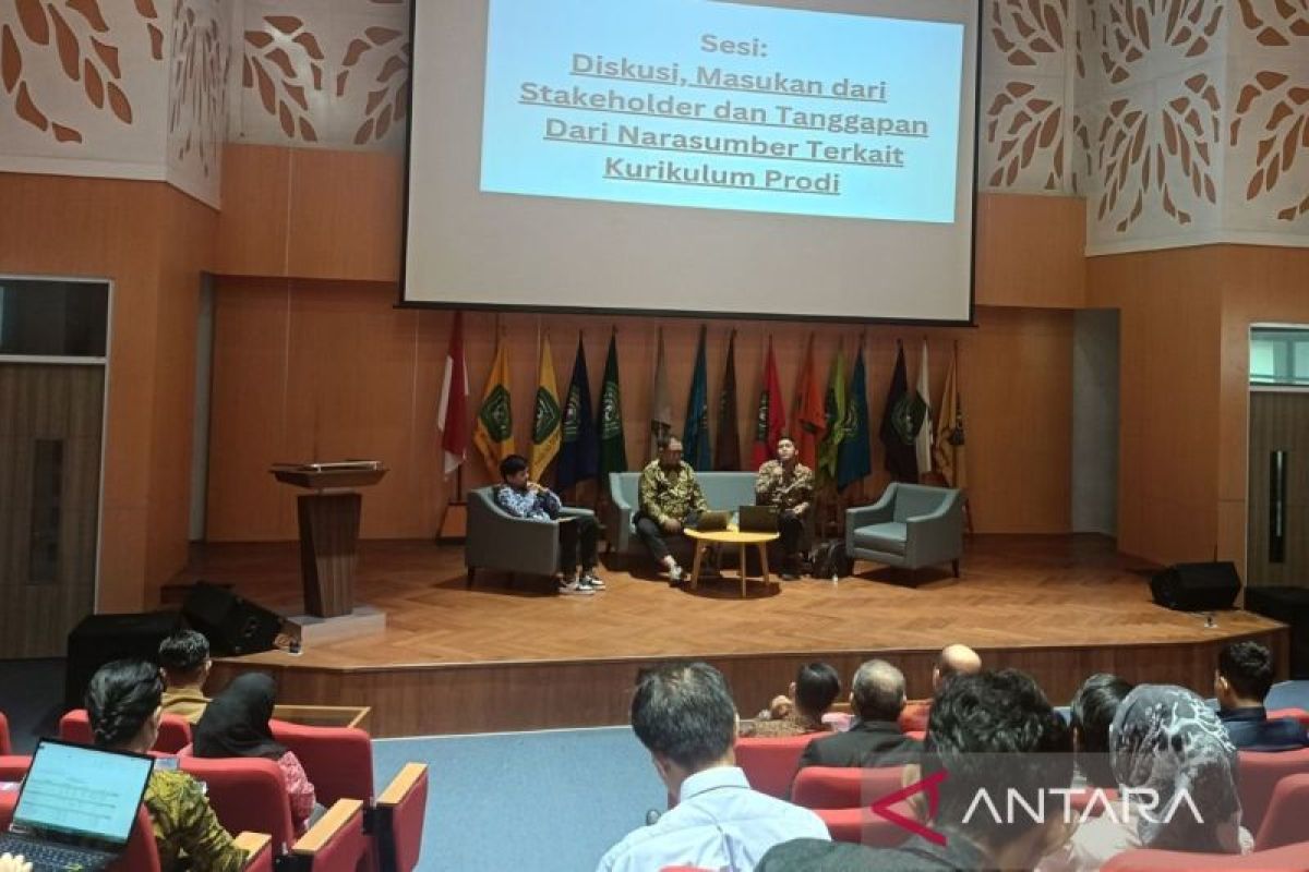 Unmul godok kurikulum sistem informasi berbasis kebutuhan industri