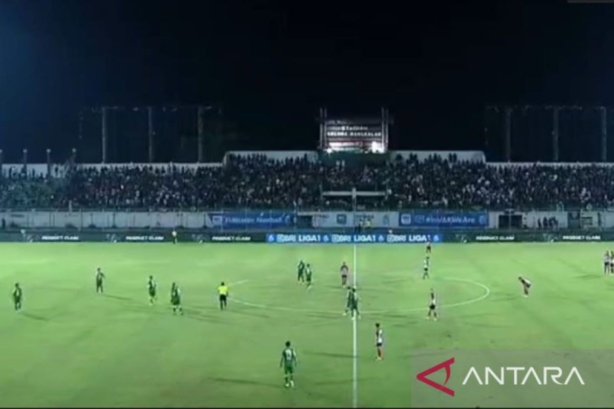 Persebaya Surabaya taklukkan Madura United 2-1