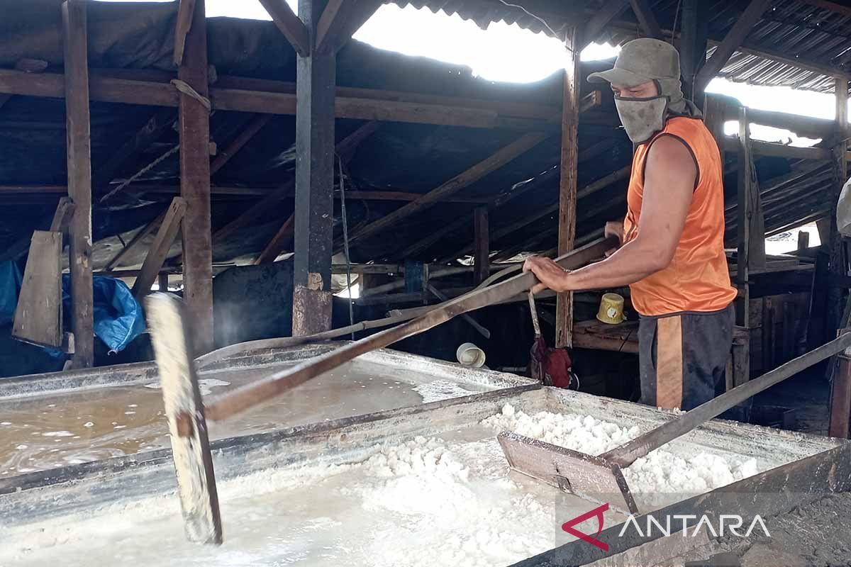 Produktivitas petani garam di Aceh Besar capai tiga ton per hari