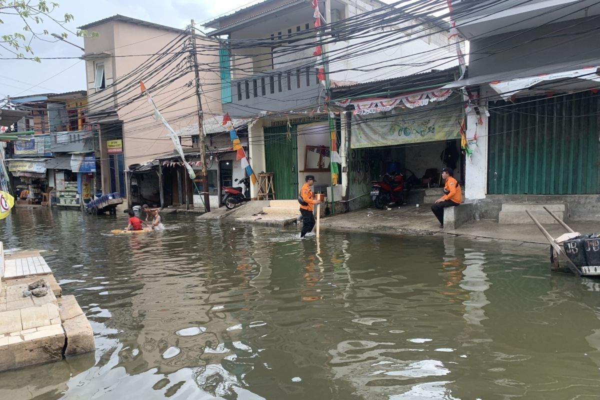 BPBD catat ketinggian banjir rob sempat 40 centimeter pada Senin pagi