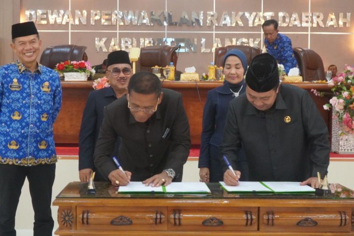 DPRD sahkan APBD Langkat tahun 2025