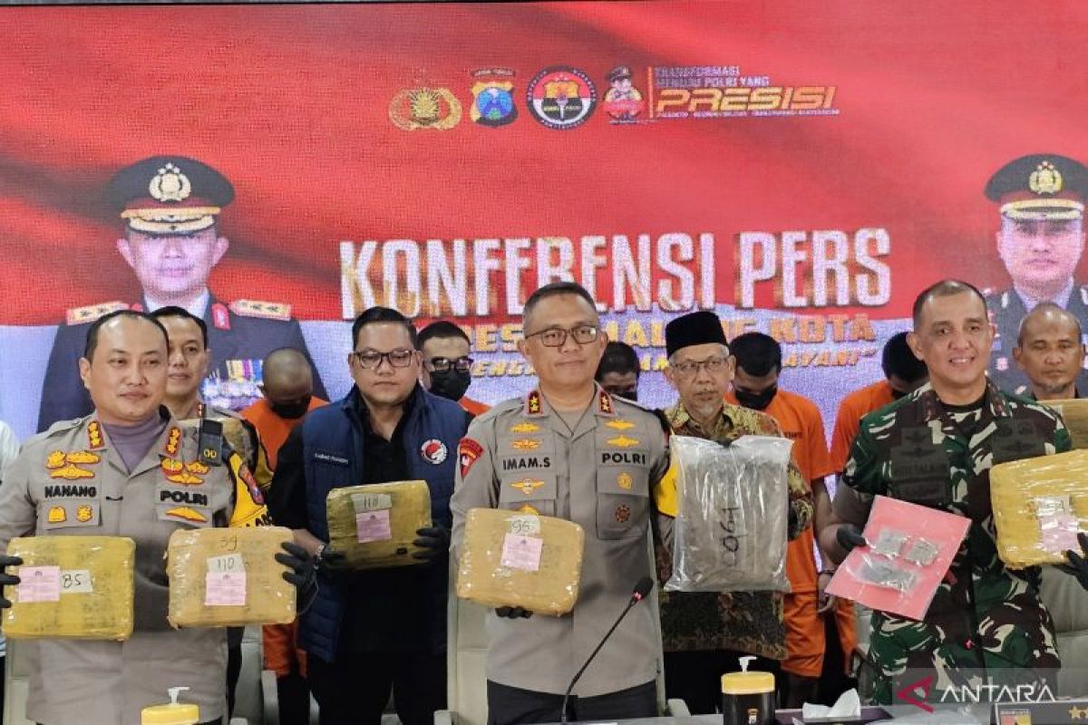 Polda Jatim dan Polresta Malang gagalkan peredaran ganja seberat 166,58 kilogram