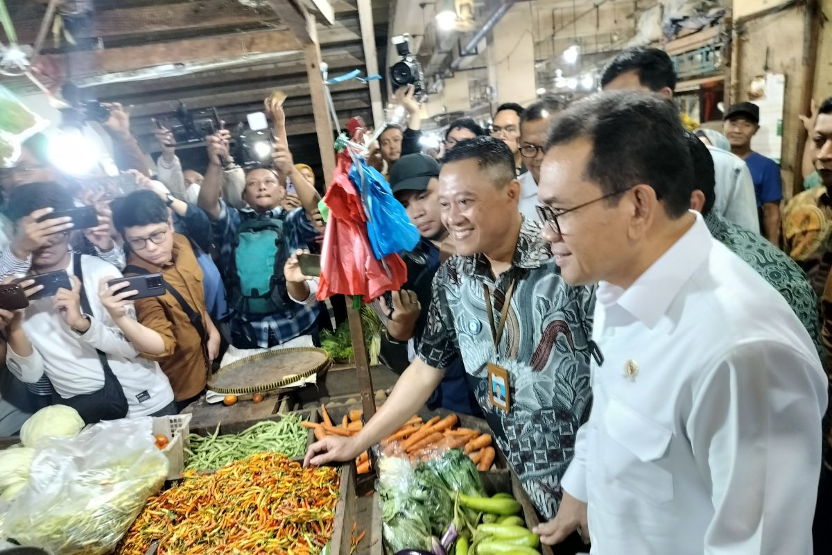 Mendag pantau harga bahan pokok di Surabaya jelang Natal-Tahun Baru