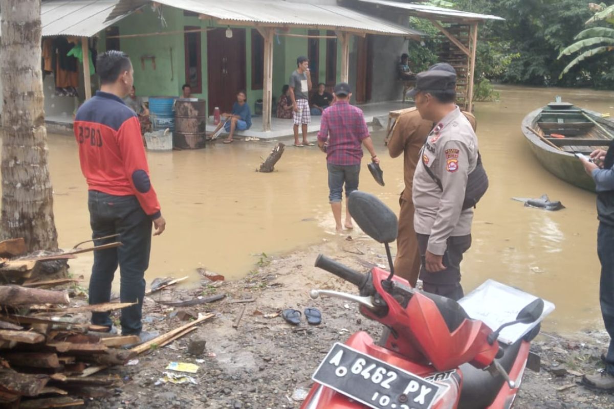 235 rumah di Lebak terendam banjir dan terdampak longsor