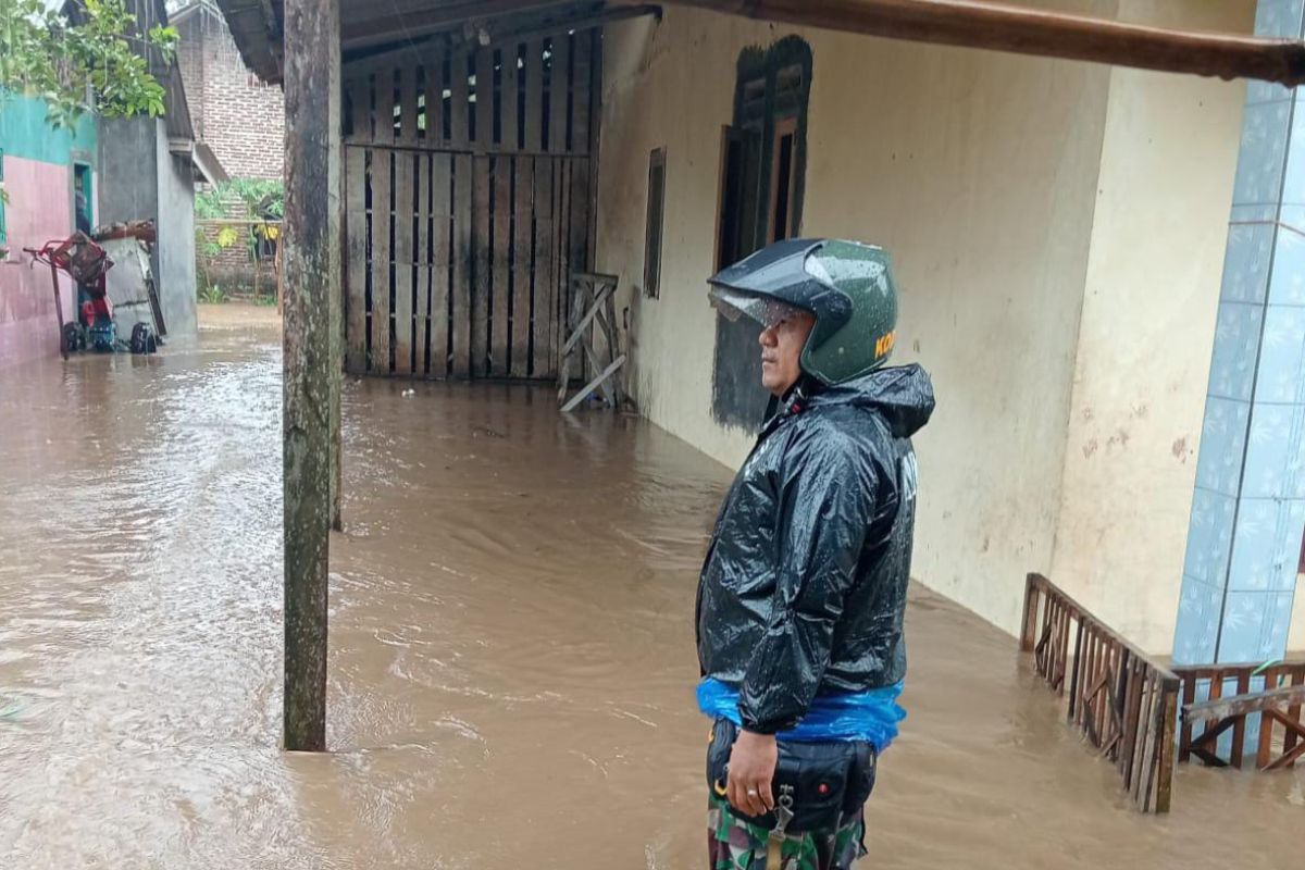 Ratusan rumah warga di Serang terendam banjir