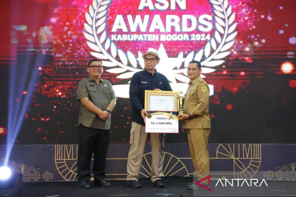 Pemkab Bogor apresiasi pegawai berdedikasi tinggi lewat ASN Award