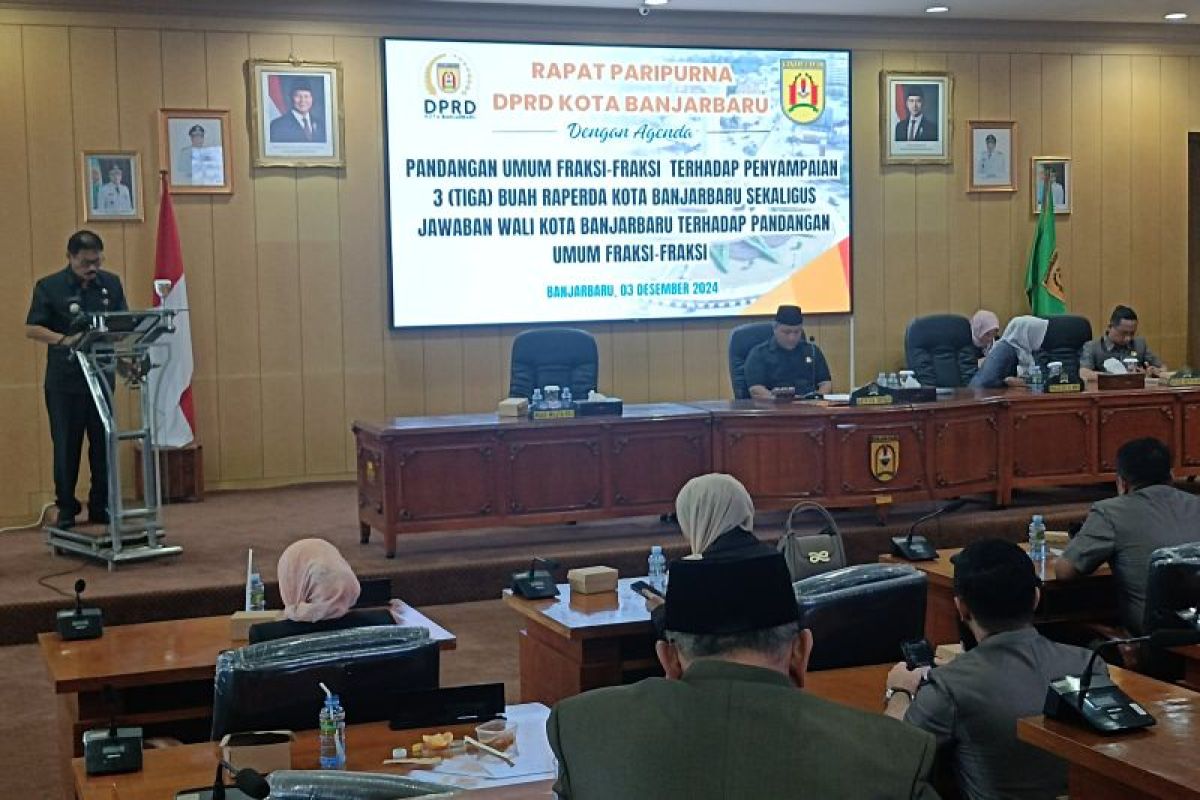 Wakil Wali Kota Wartono jelaskan tiga raperda inisiatif ke DPRD