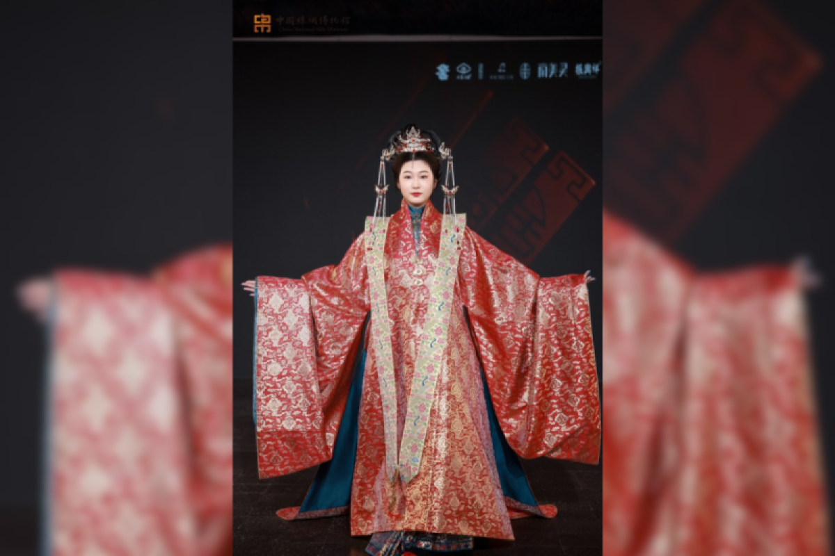 The First Silk Fashion Festival Held at the China National Silk Museum