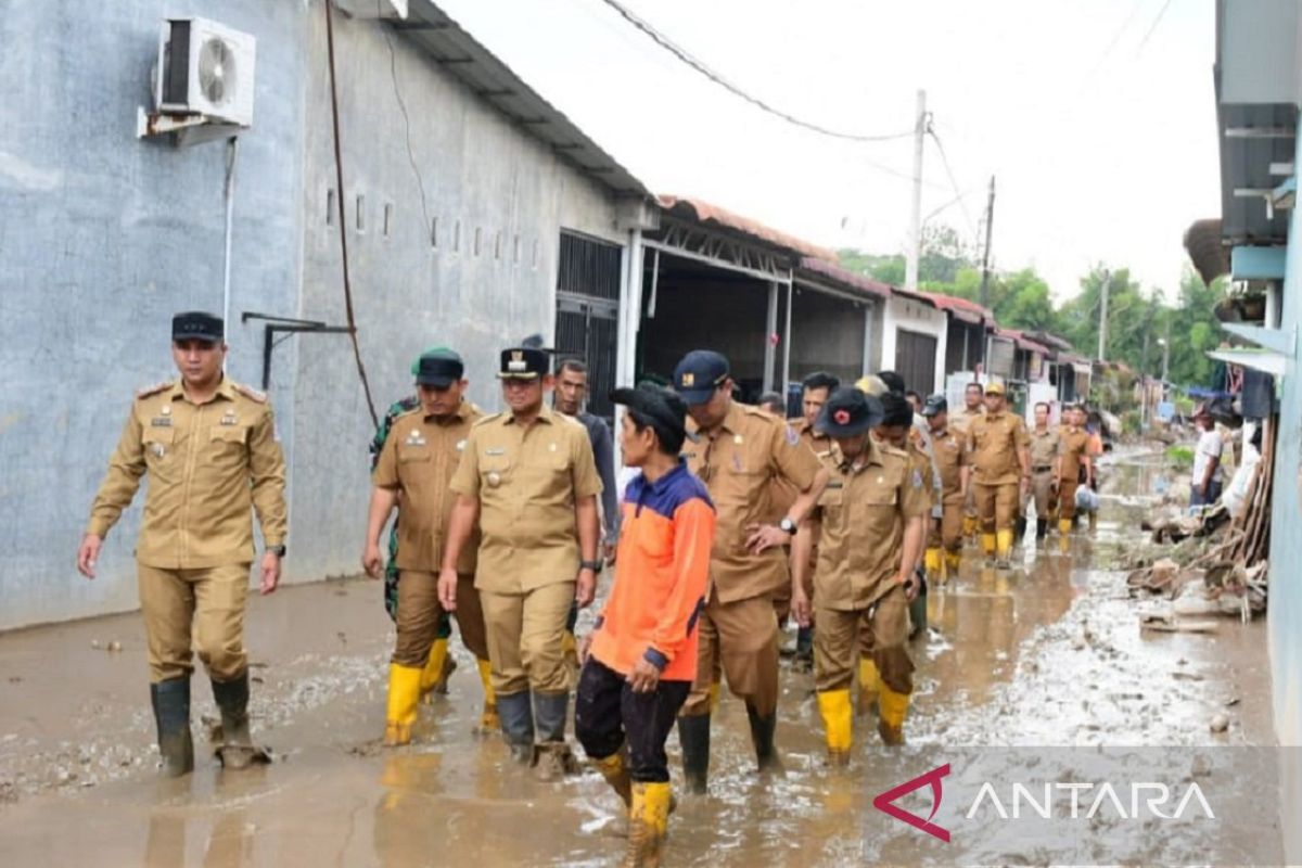 Pemkab Deli Serdang kerahkan alat berat bersihkan lumpur