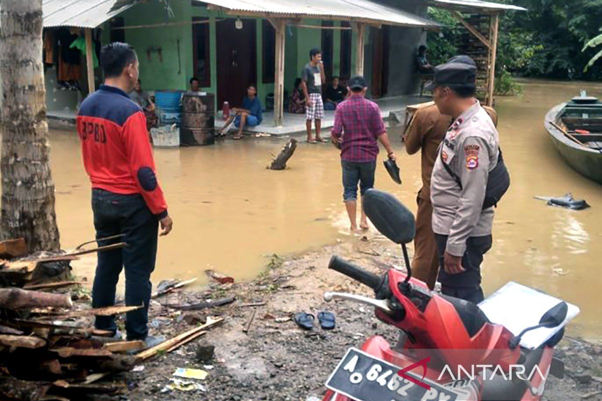 Rumah warga terdampak banjir di Lebak bertambah jadi 1.345 unit