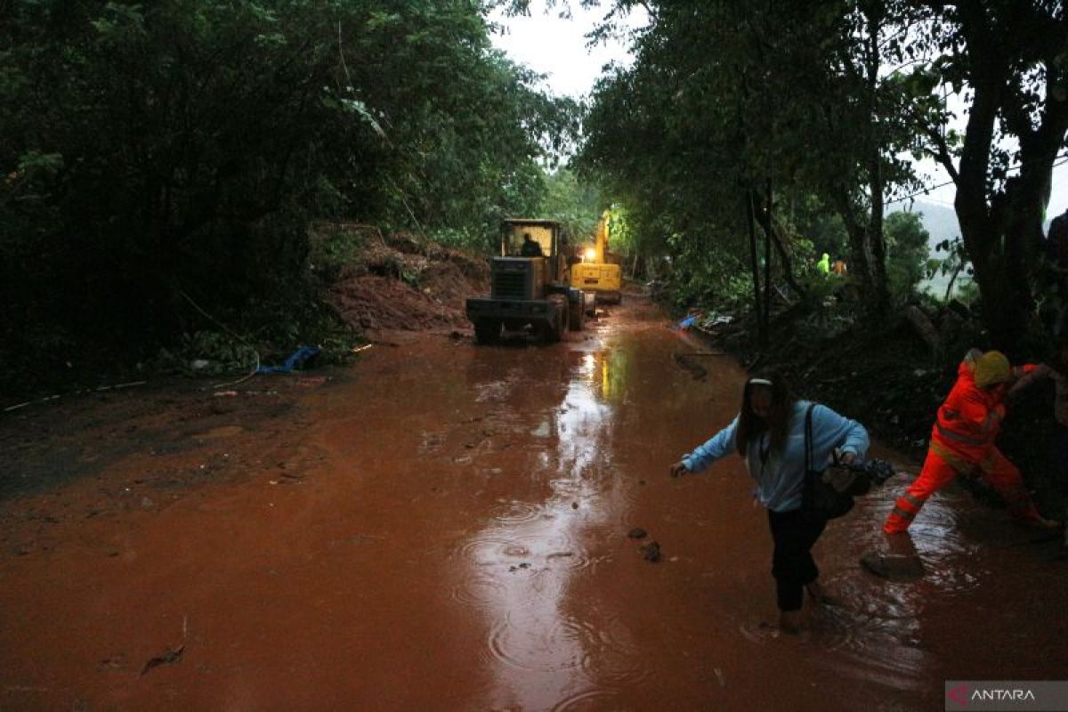 DPR desak beri batuan nyata dan cepat bagi korban bencana alam Sukabumi