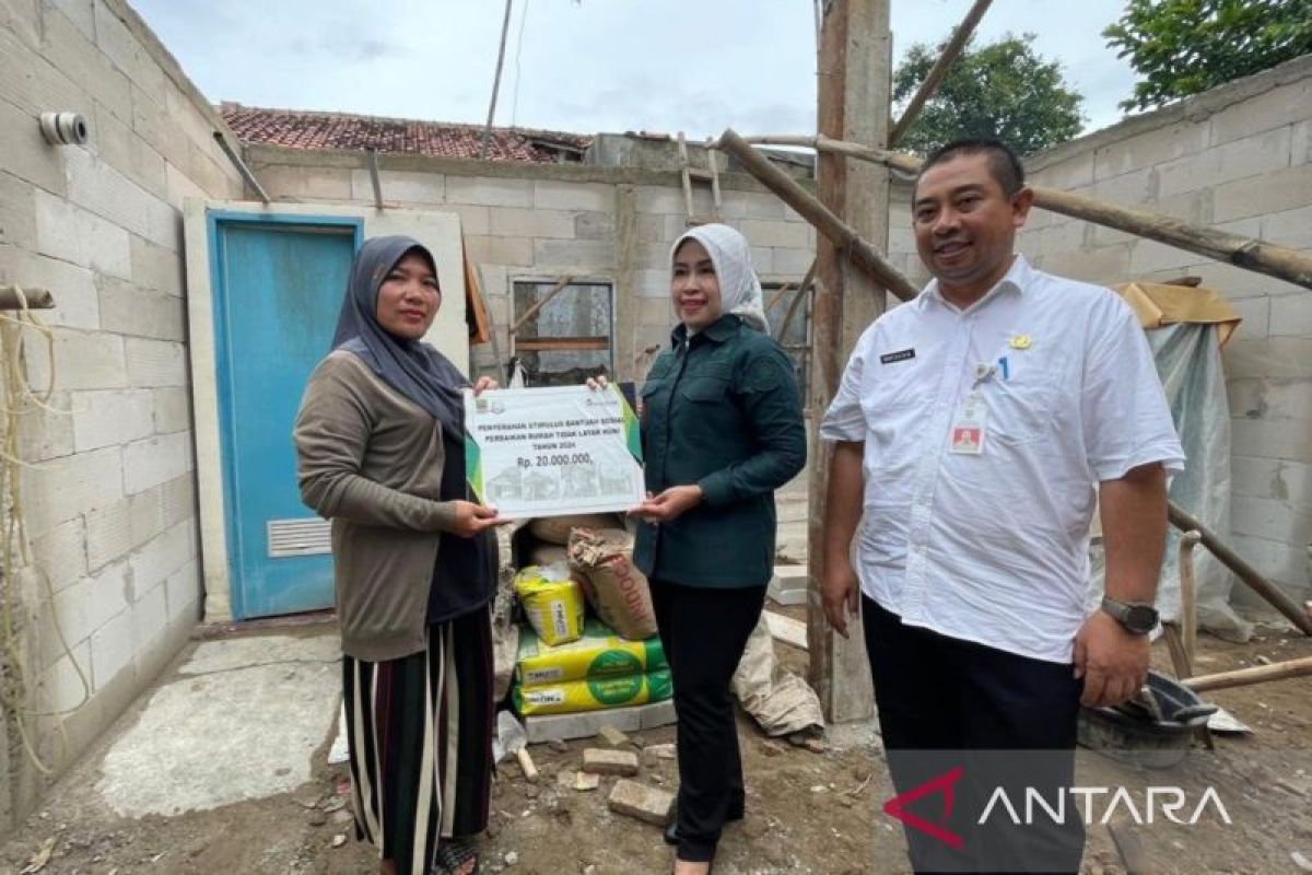 Pemkab Bekasi tinjau hasil program bedah rumah RTLH