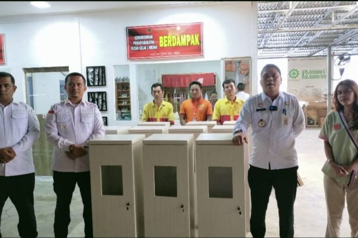 Desember penuh sukacita, Bimkeragusta serahkan boxmebel unik pesanan Hotel Ibis