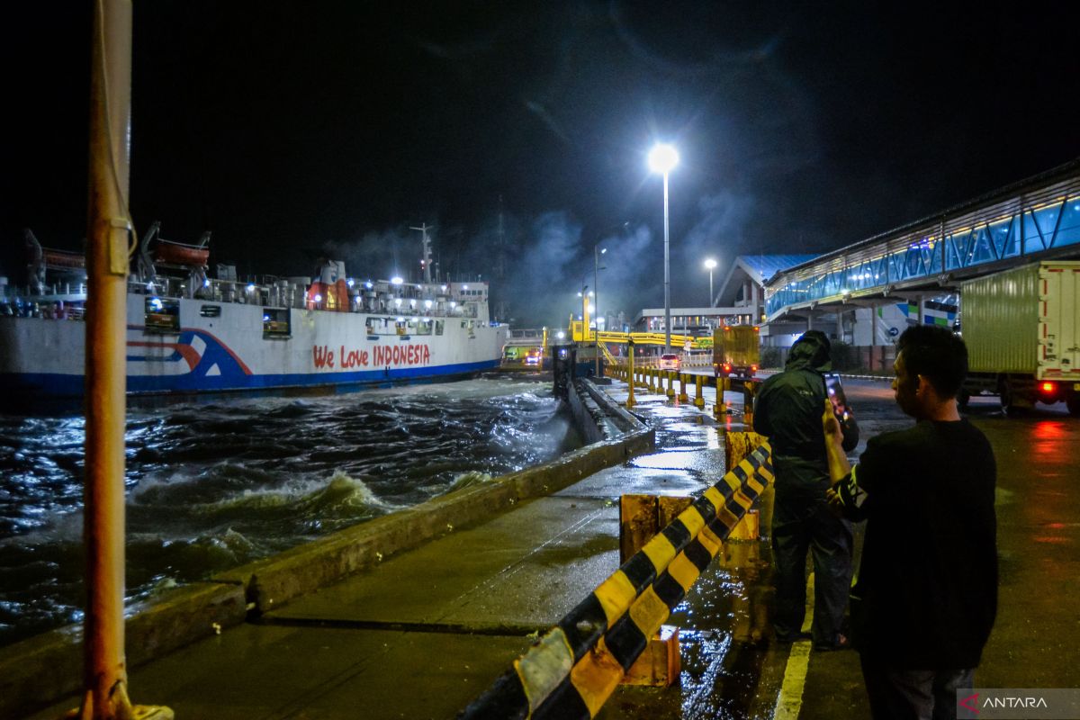 ASDP ingatkan pengguna jasa Ferry tetap waspadai cuaca ekstrem