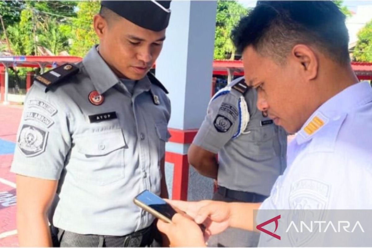 Kemenkumham Maluku sidak ponsel milik petugas LPKA berantas judi daring