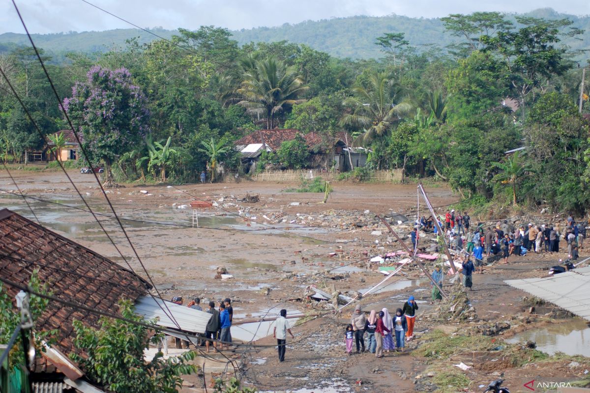 Emergency Bridge Built in Sukabumi to Deliver Aid