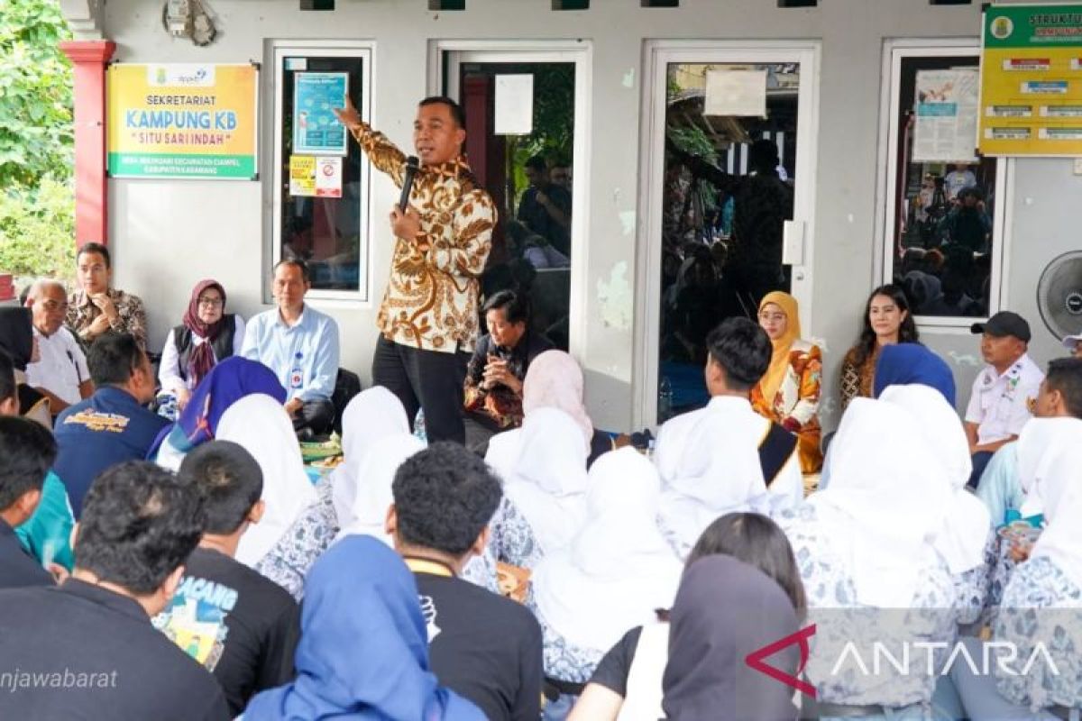 Mendukbangga ingatkan  orang tua tak biarkan anak ngobrol dengan gawai