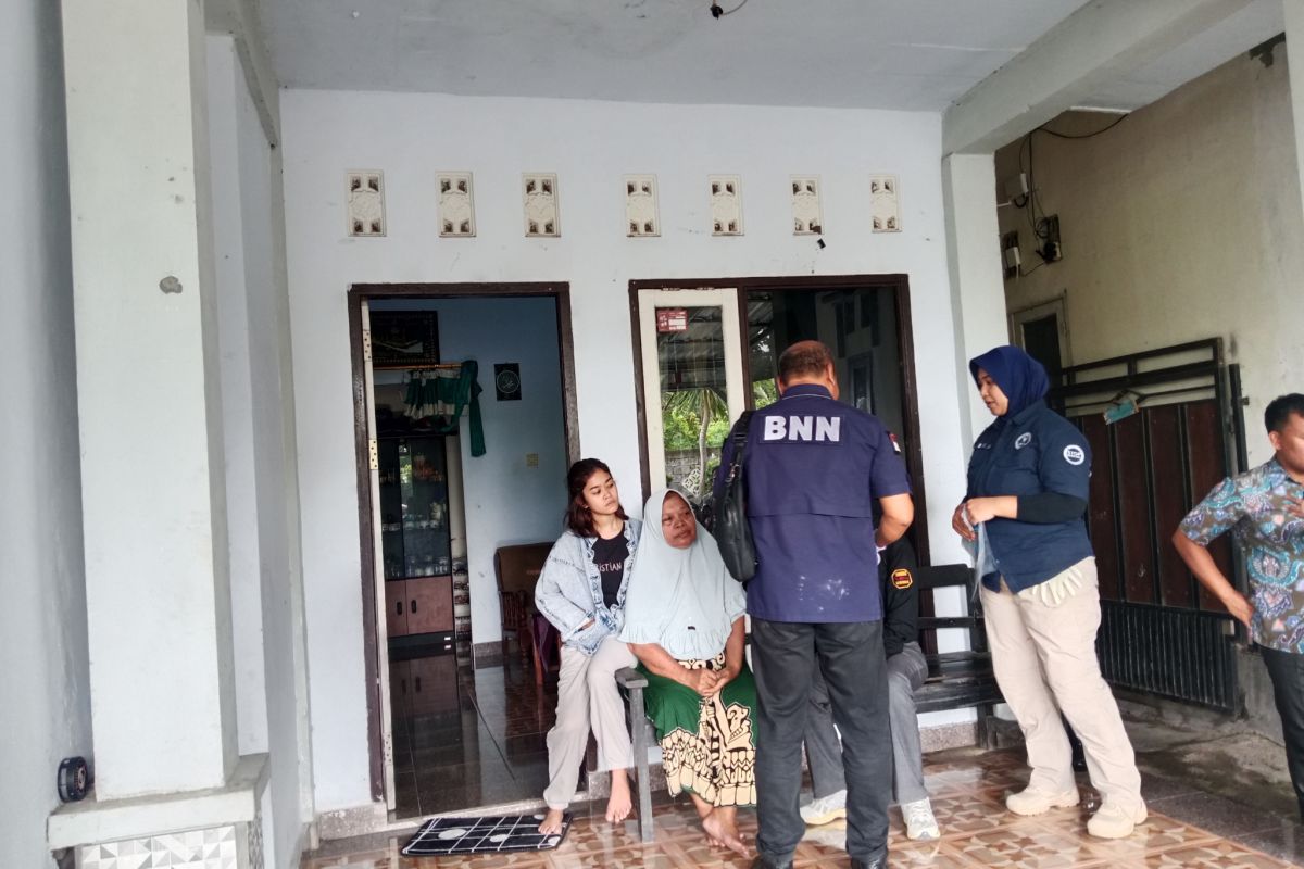 Rumah terduga kurir narkoba di Lombok Tengah digeleda BNN