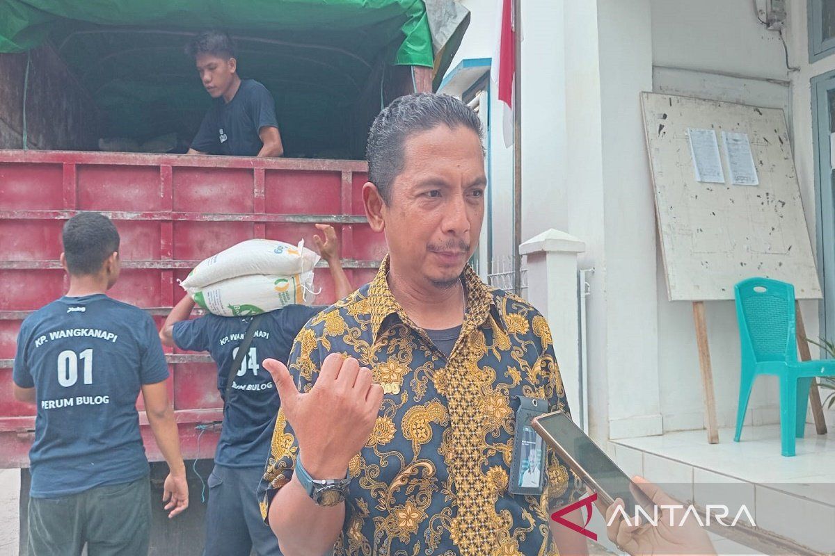 Bulog Baubau distribusikan bantuan pangan lima  daerah sebanyak 500 ton