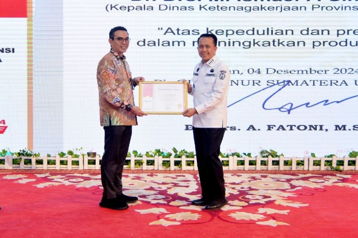 Pj Gubernur terima penghargaan  Pembina Produktivitas dari Kemenaker