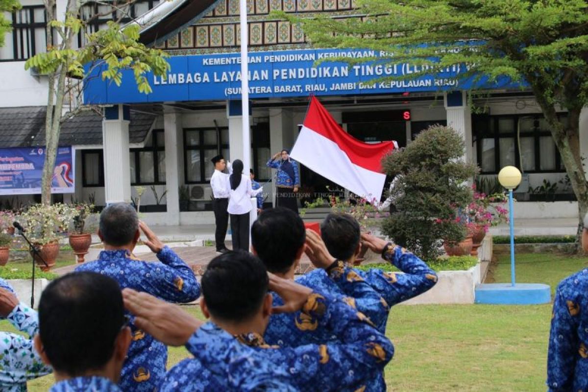 LLDIKTI Wilayah X laksanakan upacara bendera Peringati HSP Ke 96