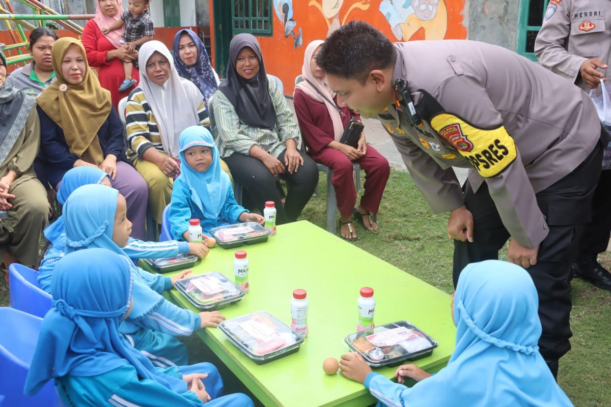 Polres Lamsel beri makan bergizi gratis untuk anak PAUD