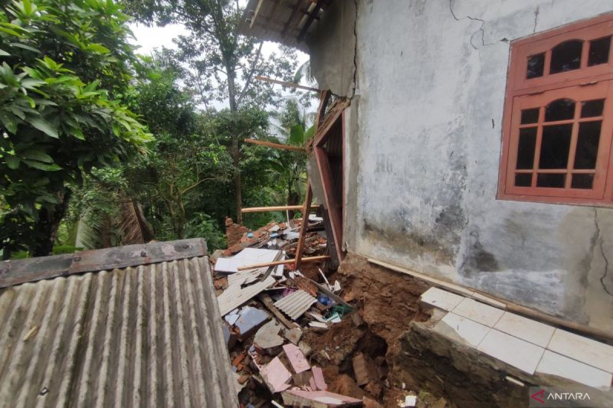 BNPB: Total 5.492 rumah rusak akibat bencana alam di Sukabumi