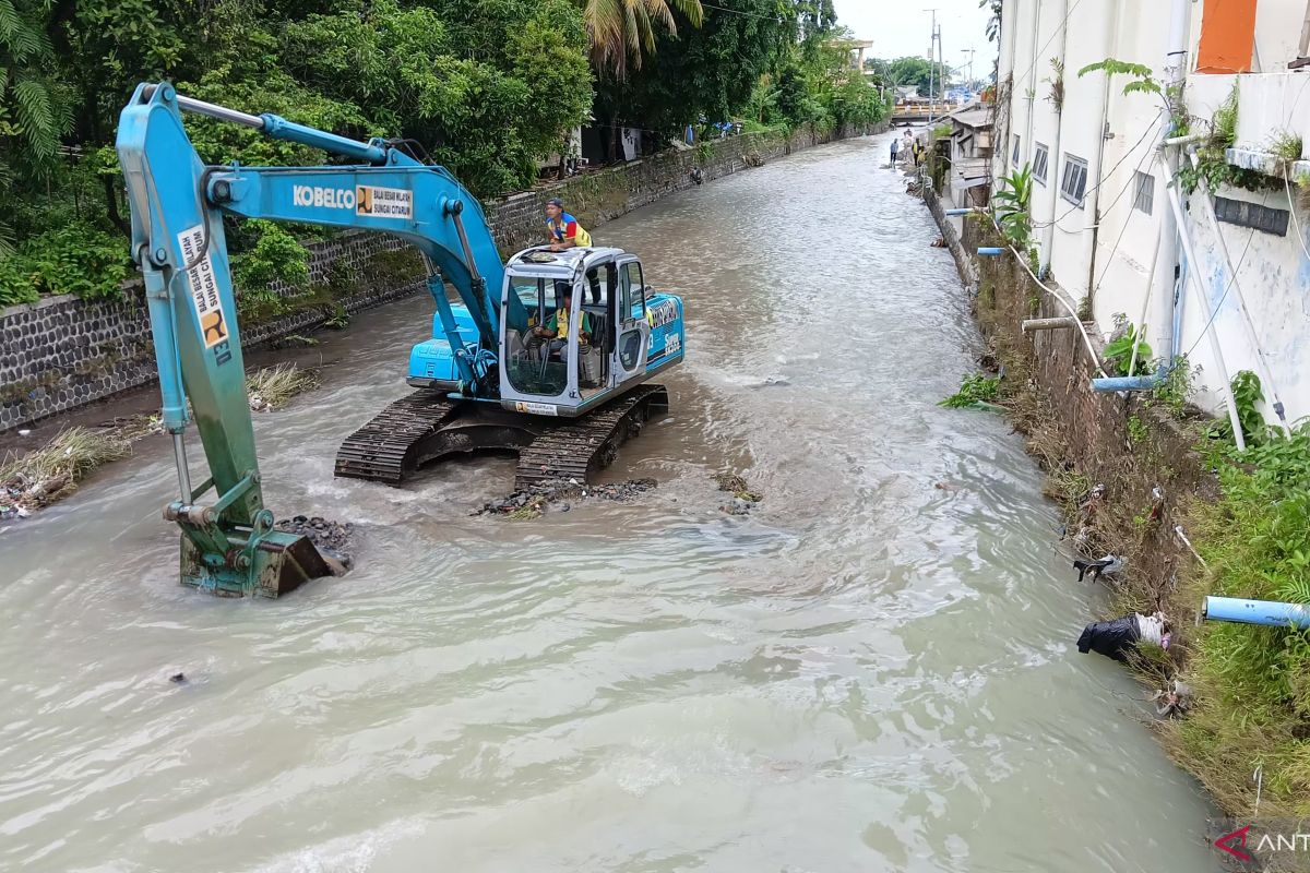 Pemprov Jabar normalisasi aliran Sungai Cipalabuhan antisipasi banjir susulan