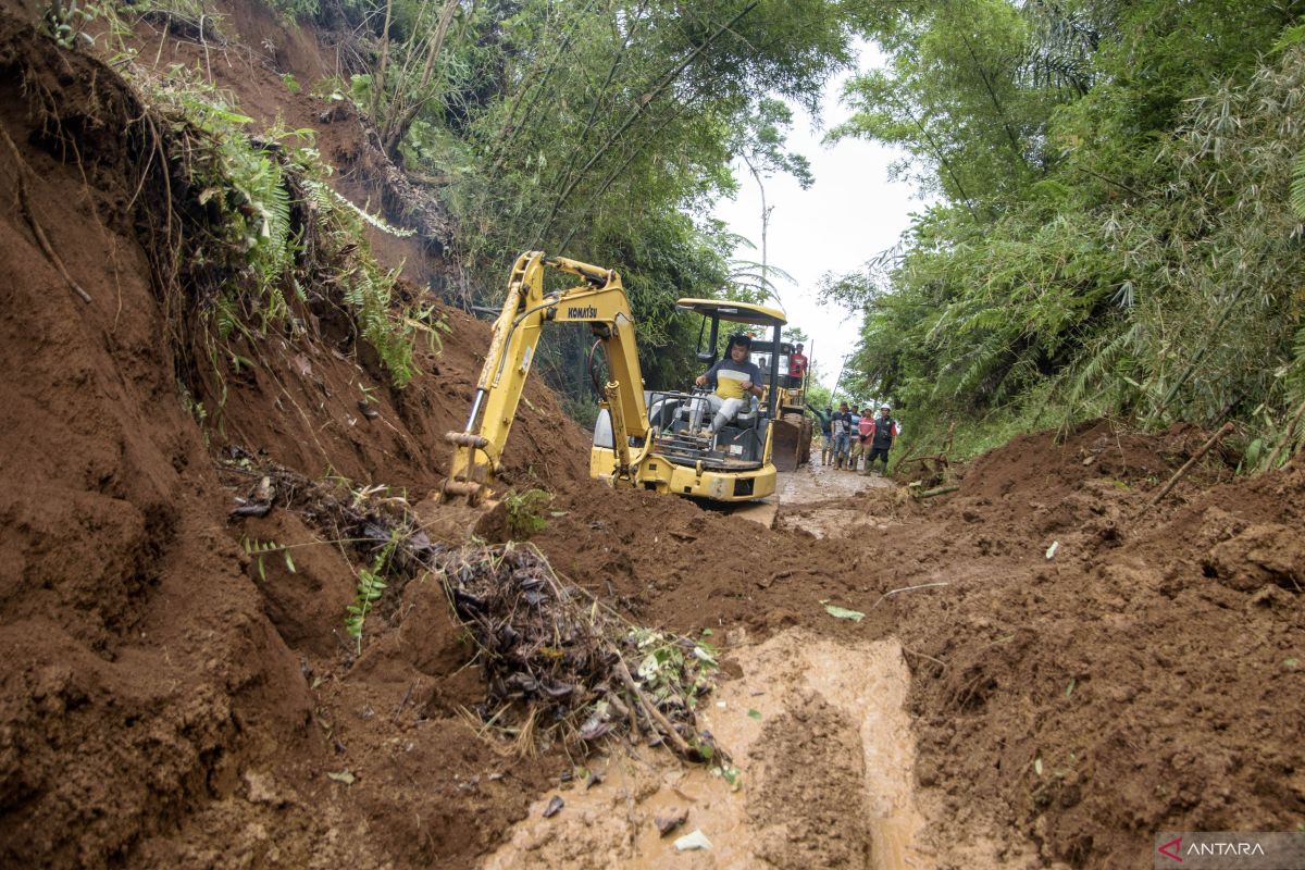 Banjir longsor Cianjur, BPBD siapkan pengungsian di 15 kecamatan