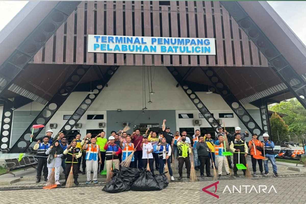 Pelindo tingkatkan layanan melalui aksi bersih-bersih