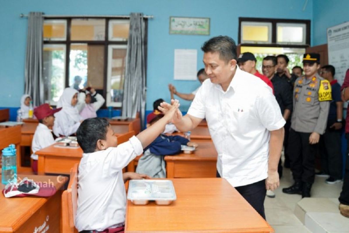 Dirut PT Timah - Wabup Belitung Timur tinjau Program Makan Bergizi Gratis