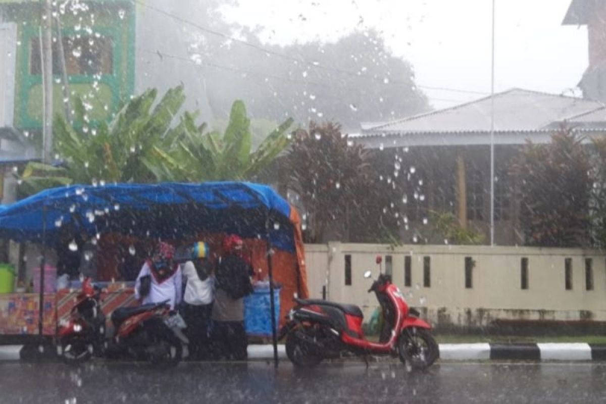 Cuaca ekstrem berpotensi terjadi di sejumlah wilayah Maluku Utara