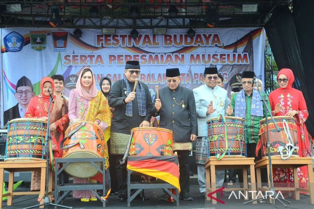 Padang Gelar Festival Budaya "Semarak Budaya Rang Mudo"