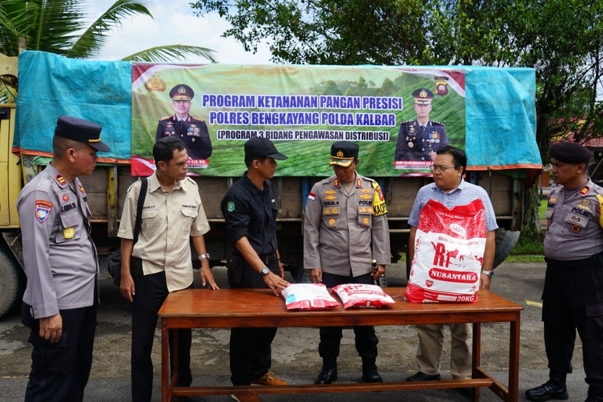 Polisi Bengkayang kawal 15 ton benih jagung untuk  ketahanan pangan