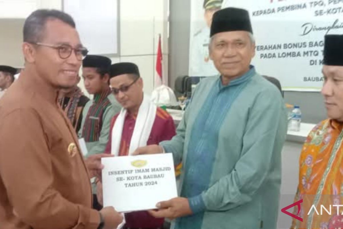 Pemkot Baubau berikan insentif pada imam masjid, pembina TPQ dan Markaz MTQ