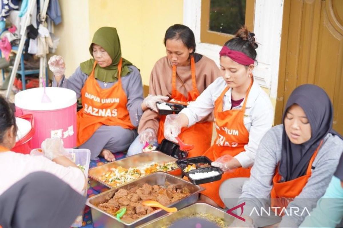 Baznas dirikan dapur umum dan air untuk korban banjir bandang dan longsor di Sukabumi