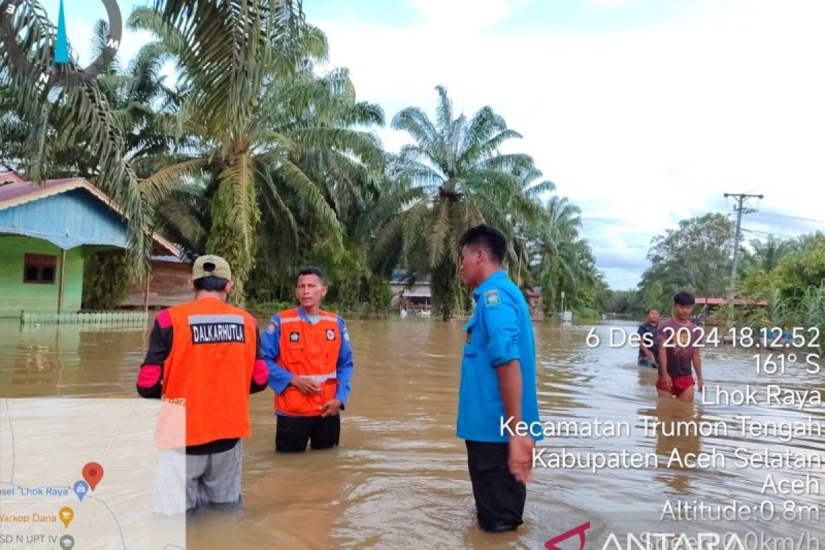 Dua kecamatan di Aceh Selatan dilanda banjir, warga mengungsi