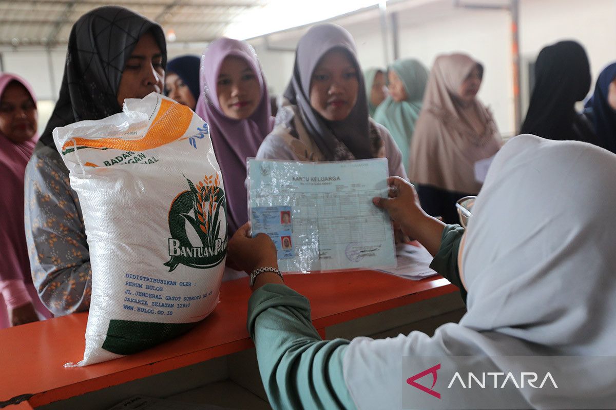 FOTO - Pemerintah perpanjang bansos beras hingga 2025