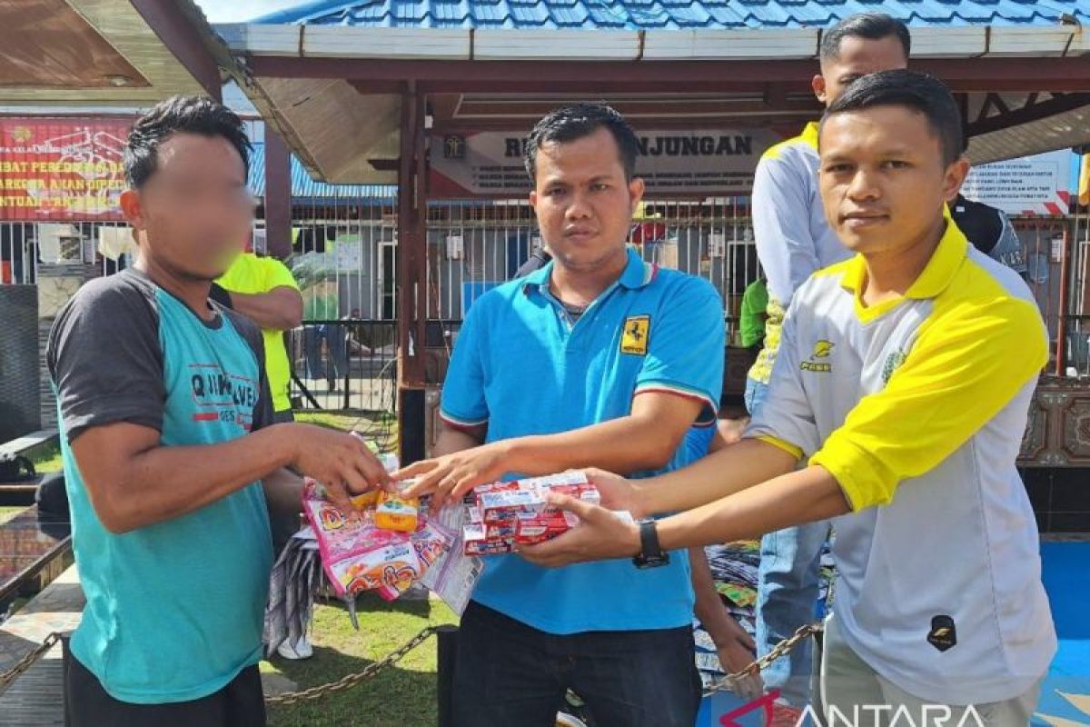 Rutan Tarutung bagikan perlengkapan mandi penuhi hak napi