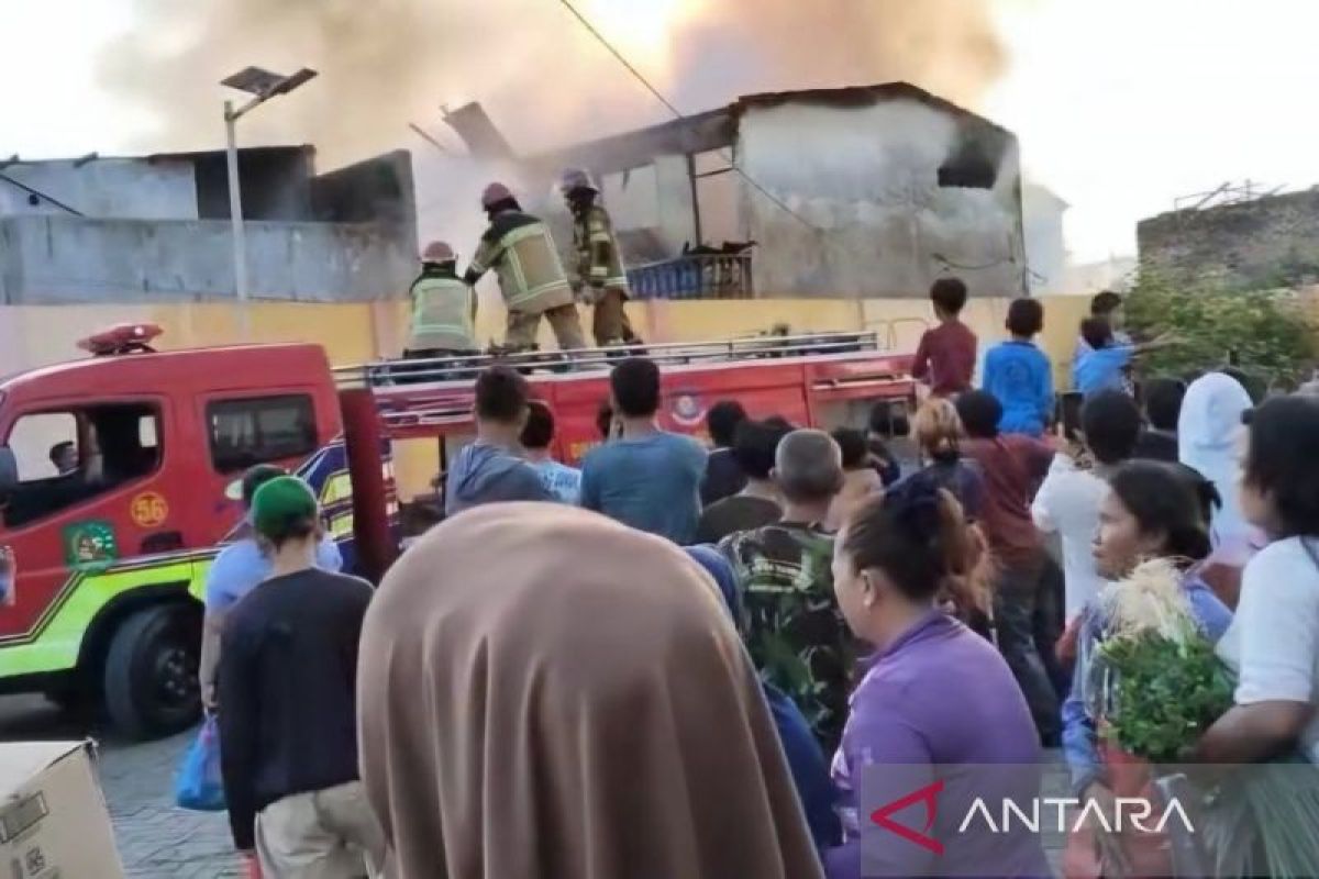 Kebakaran hebat di Medan, 16 rumah di kawasan padat penduduk hangus