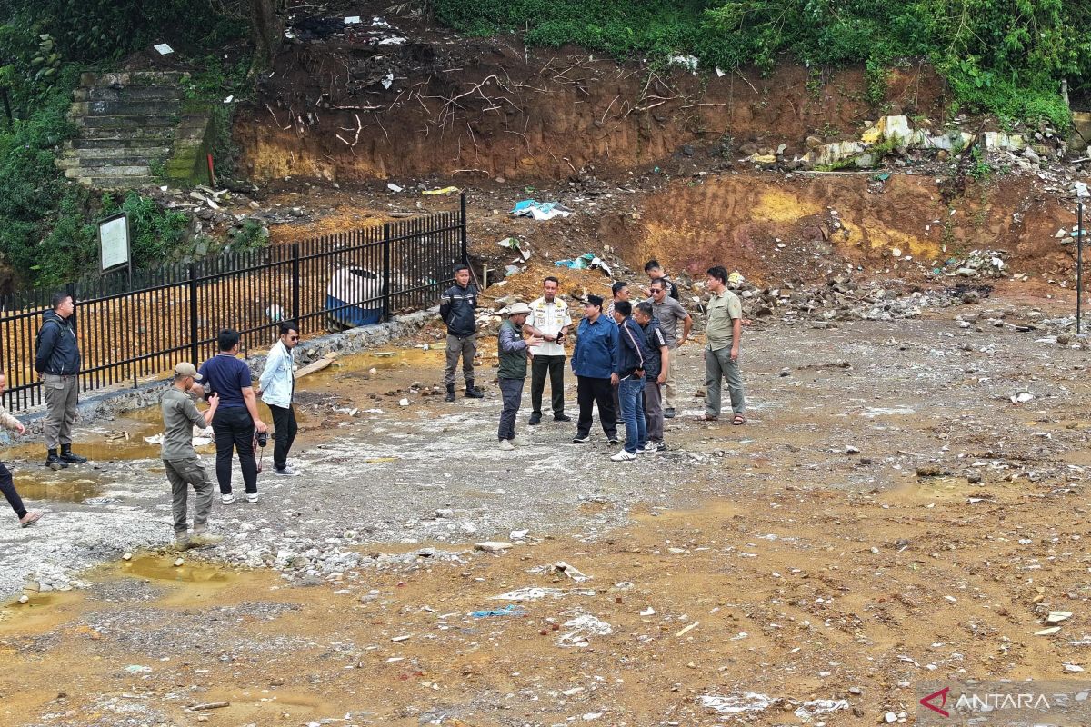 Pj Bupati Bogor pastikan PKL tidak balik ke Jalur Puncak usai pemagaran