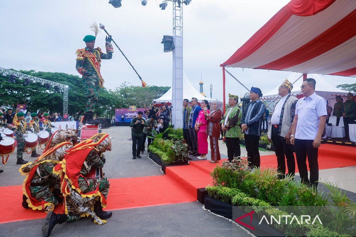 Tenun Karnaval 2024, upaya Pemprov Sultra promosikan tenun lokal