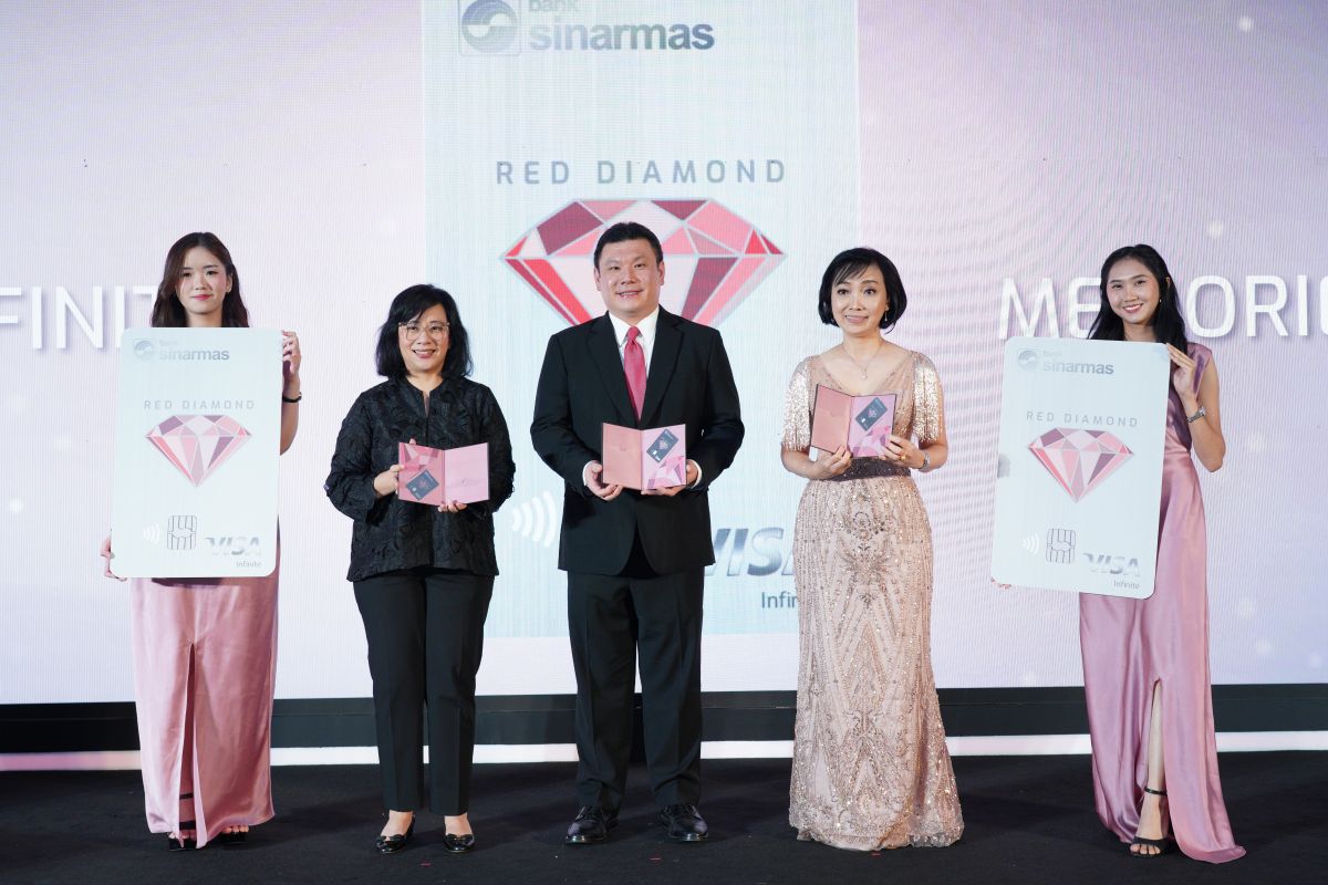 Bank Sinarmas meluncurkan kartu kredit Red Diamond