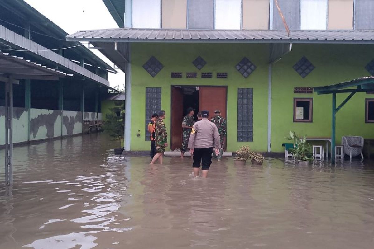 Banjir hingga pohon tumbang terjadi di sejumlah titik Kabupaten Serang